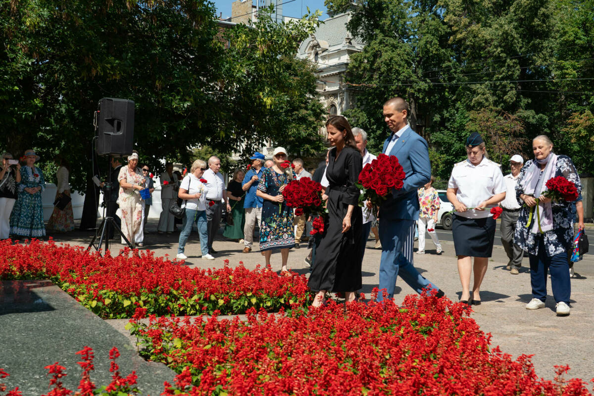 В Лядском саду возложили цветы к памятнику Державину