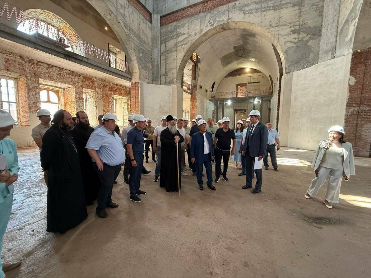 Рустам Минниханов посетил Казанский Богородицкий монастырь