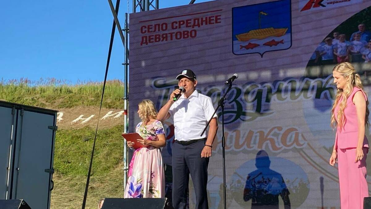 В Среднем Девятово прошел 17-й Праздник Родника с концертами и водным шоу