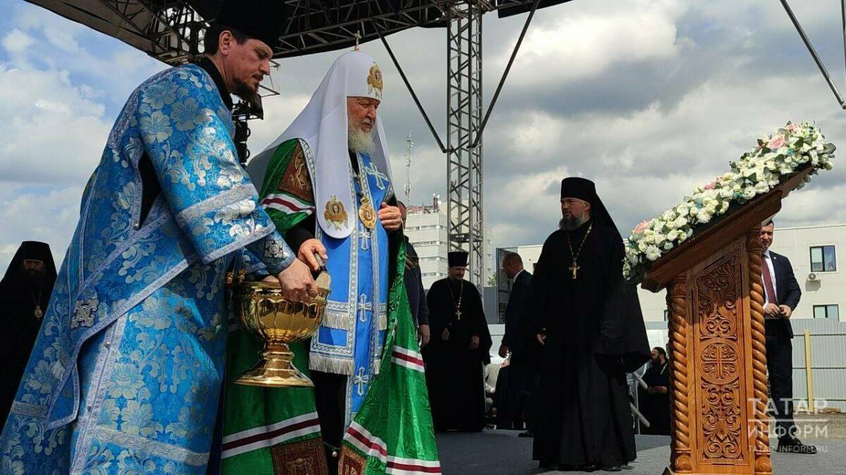 Патриарх Кирилл освятил камень в основании нового собора в Набережных Челнах