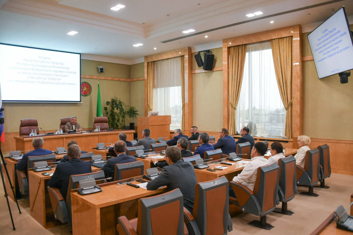 Минниханов встретился со стажирующимися в РТ участниками федерального кадрового резерва