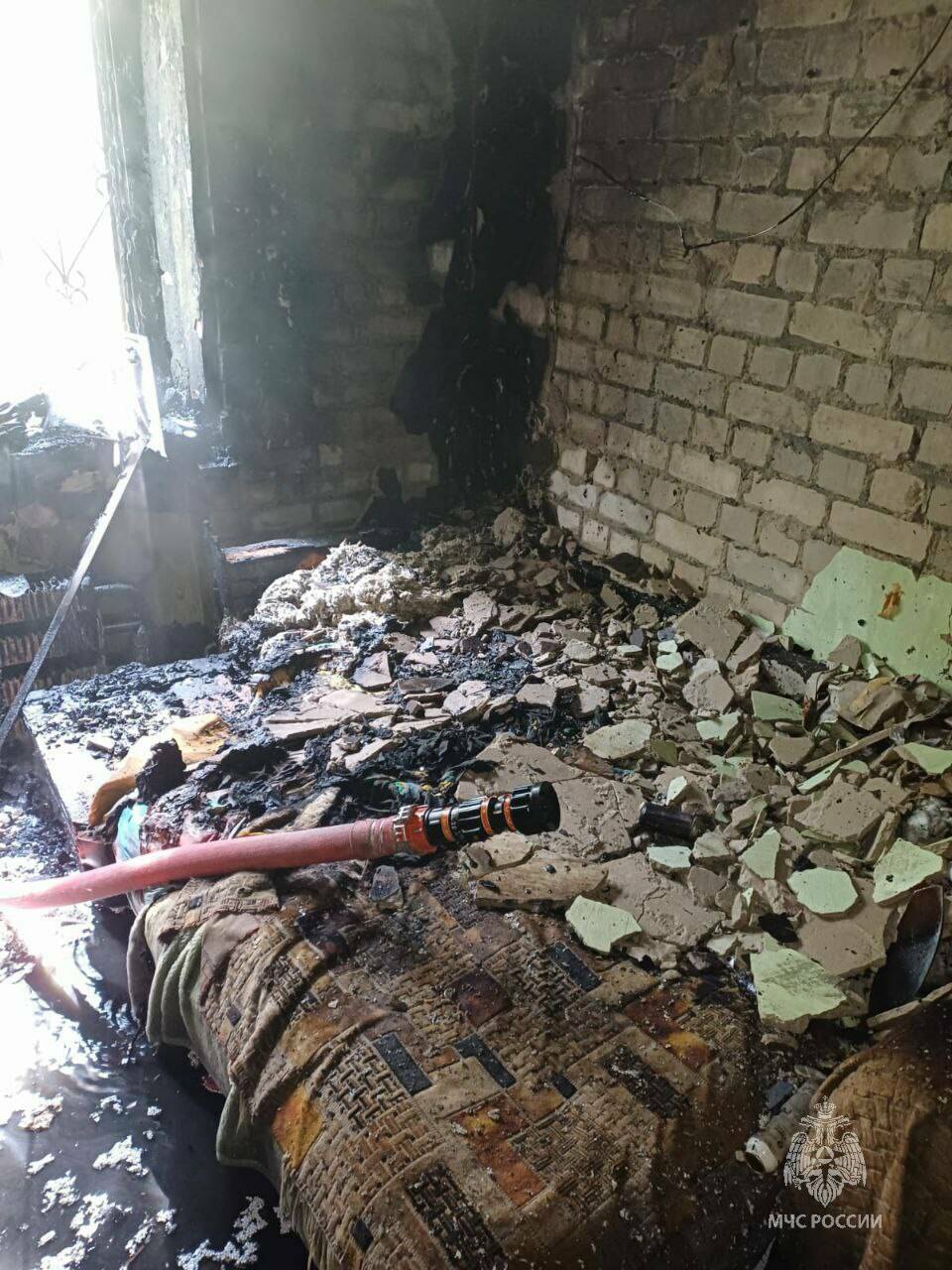 В Казани на пожаре из-за загоревшегося удлинителя пострадала пожилая женщина