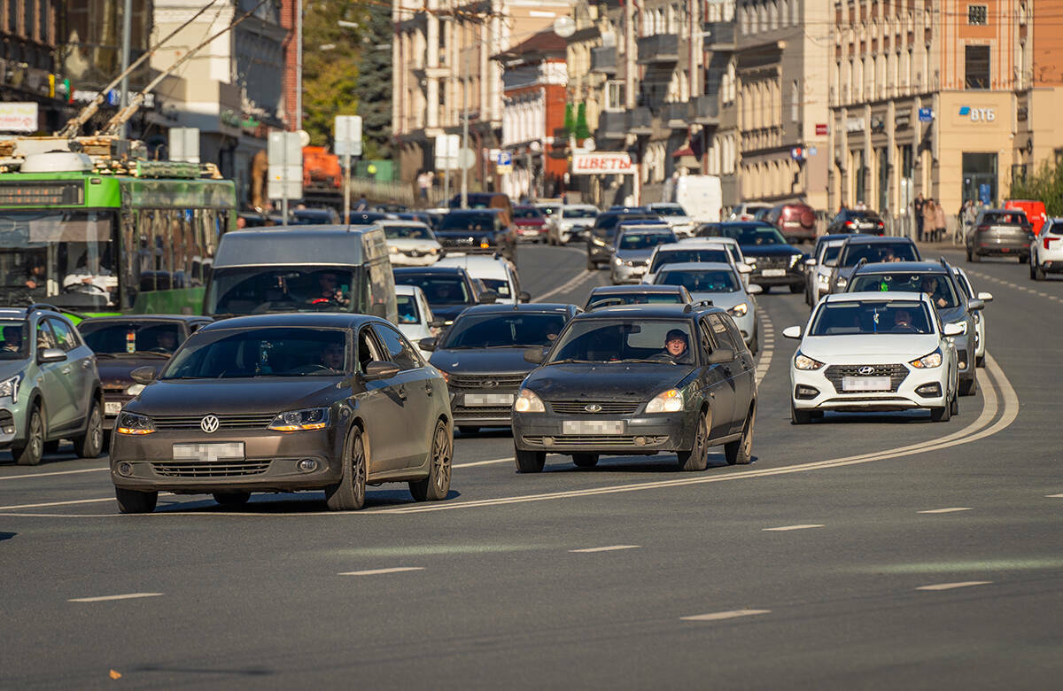 «У нас из авто летели бычки, спички, банки»: Метшин об изменениях на дорогах в Казани