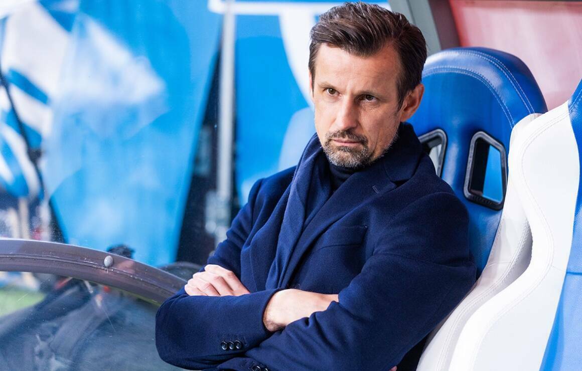 Отец Глушенкова допустил, что его сын может уйти из «Зенита» из-за разногласий с Семаком