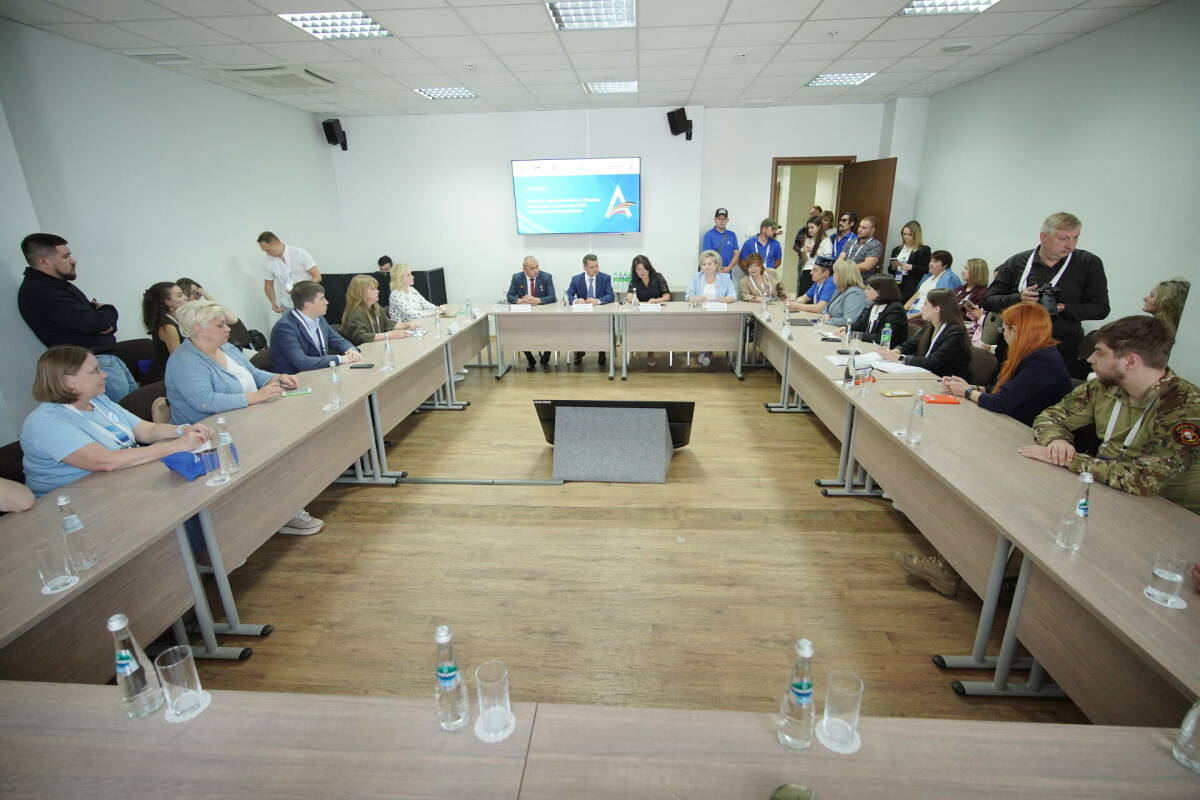 «Ветераны СВО уже работают в школах»: участники «Абилимпикс» обсудили тему наставничества