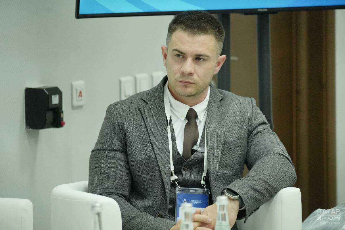 Пятикратный рекордсмен мира Набиев рассказал в Казани, как поднялся на Эльбрус на руках