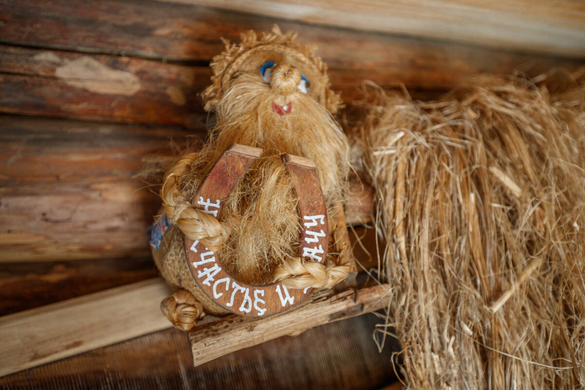 «Кормить домового и приносить деньги жабе – глупо и опасно»: батюшка об оберегах в доме