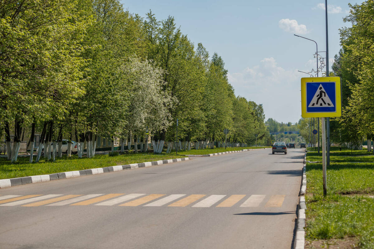 В Казани перед пешеходными переходами появятся предупреждающие надписи