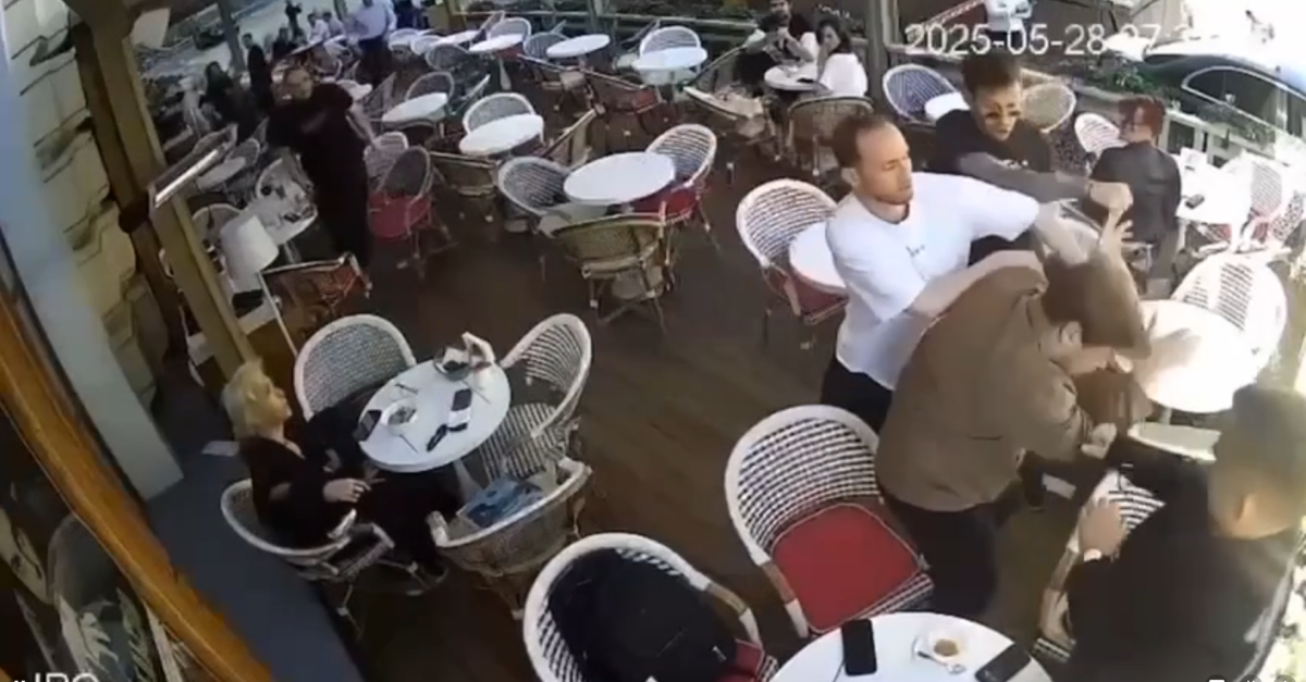 МВД не смогло опросить Федора Смолова после драки в кофейне. Он уезжал из России