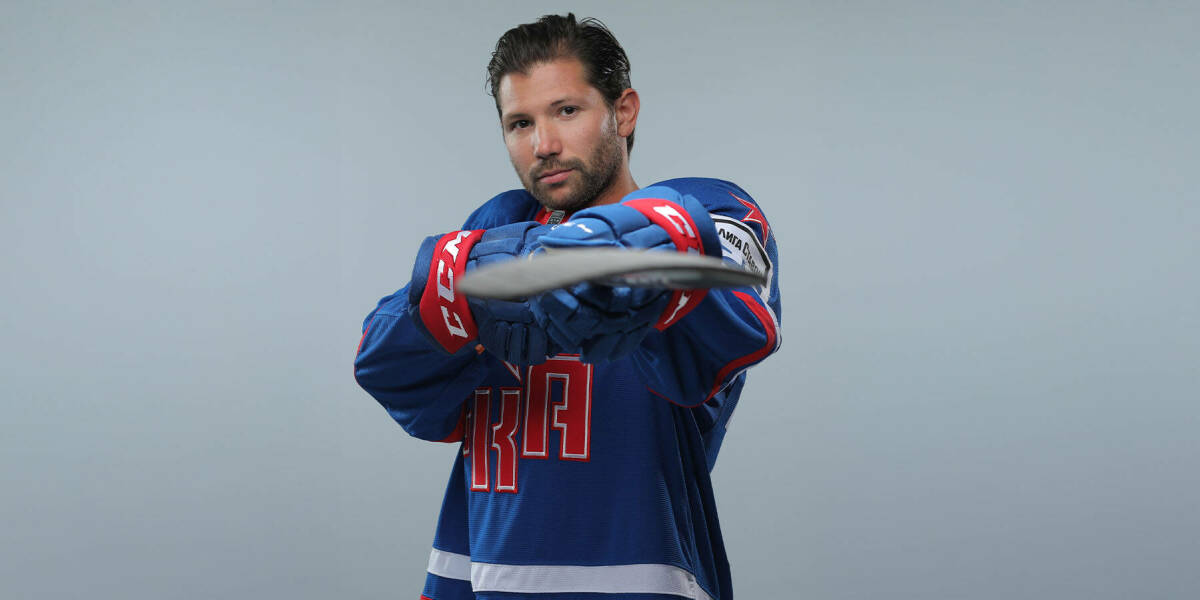 Нападающий Толчинский покинул СКА