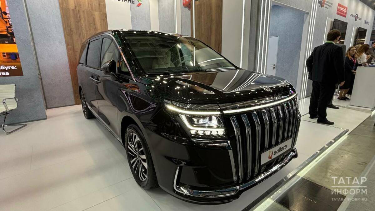 На стенде Татарстана на ИННОПРОМе презентовали минивэны Sollers