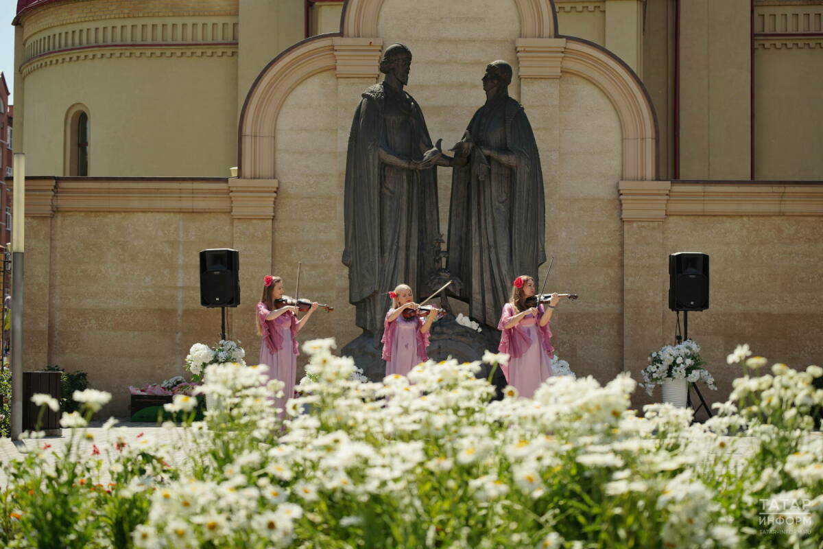 «Праздник напоминает о настоящих чувствах»: в Казани отпраздновали день Петра и Февронии