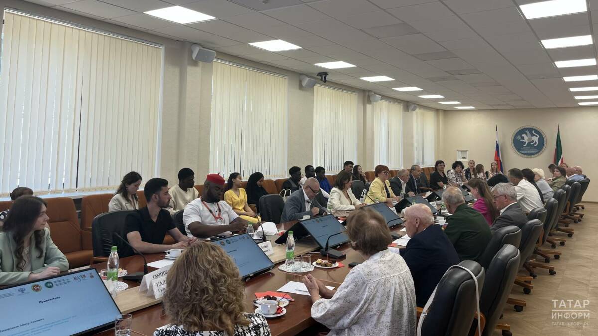 КазГИК провел круглый стол о проблемах образования в эпоху глобальной турбулентности