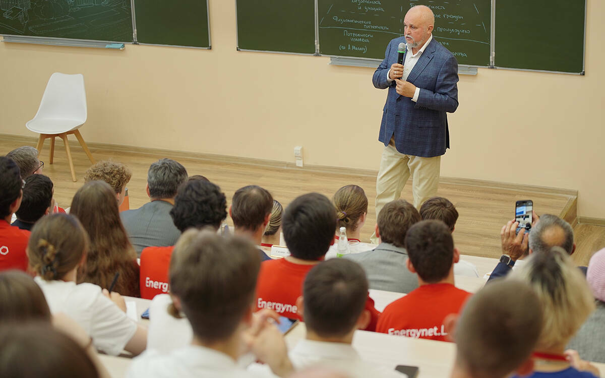 «Вы же невестами быть хотите?»: как министр энергетики РФ «зажигал» студентов в Казани