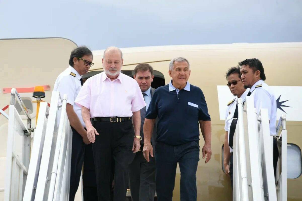 «Хотел забрать с собой Рустама Минниханова»: Король Малайзии улетел из Татарстана