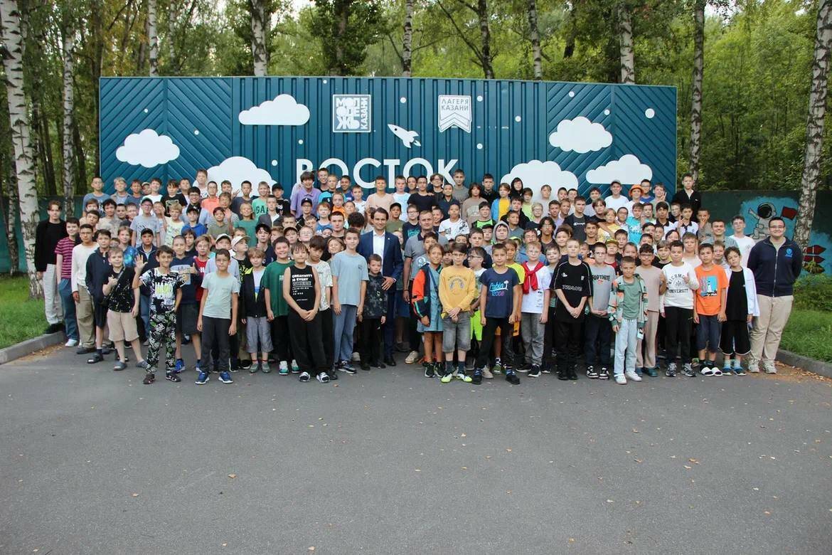 В лагере «Восток» состоялся открытый урок, посвященный нейросетям и IT-технологиям