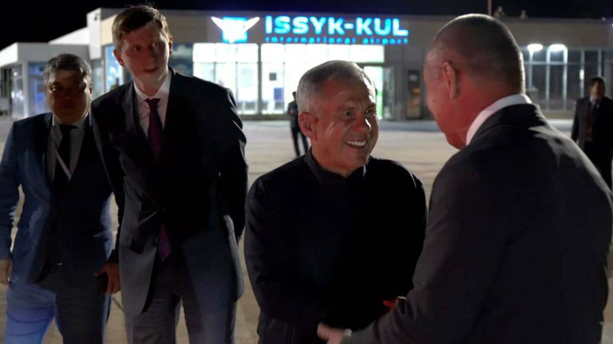 Рустам Минниханов прибыл в Киргизию на экономический форум