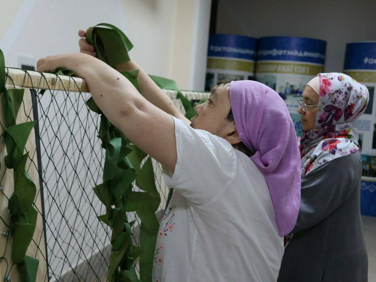 «Не должны забывать тех, кто воюет»: жительница Актаныша плетет сети боевым друзьям сына