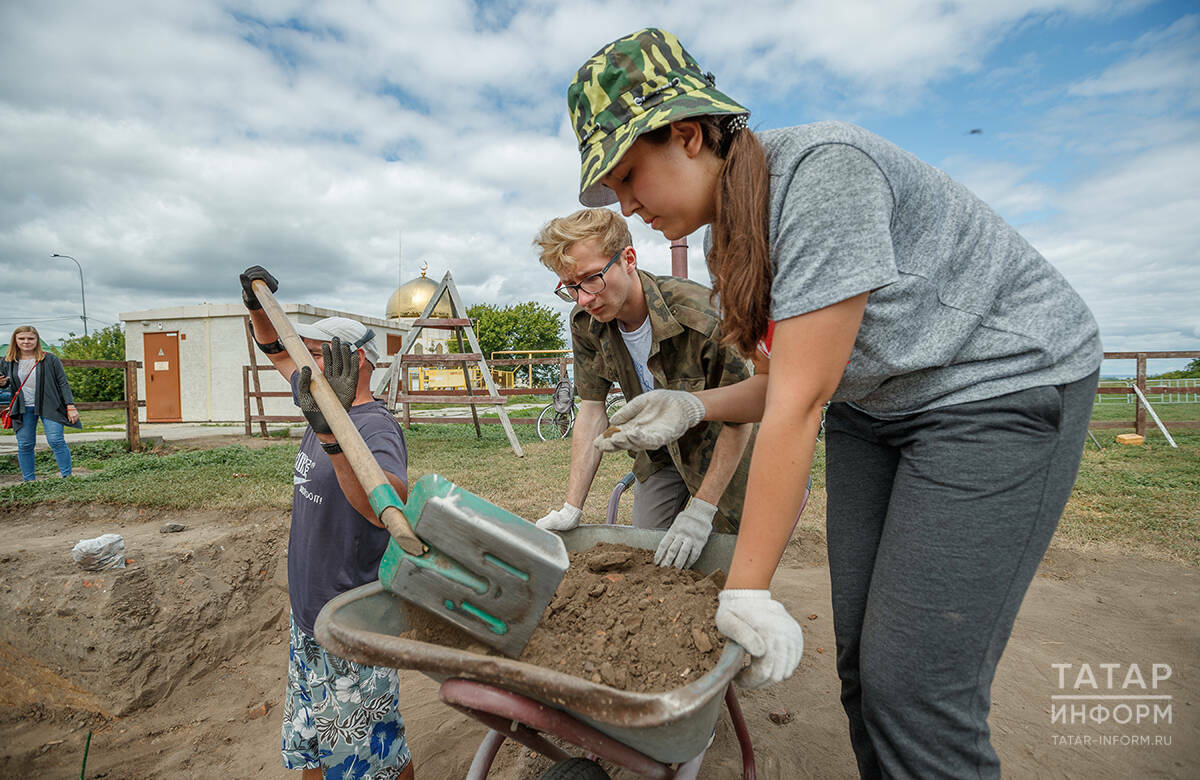 «Приходите, копайте – у вас все впереди»: как в Болгаре проходит международная археошкола