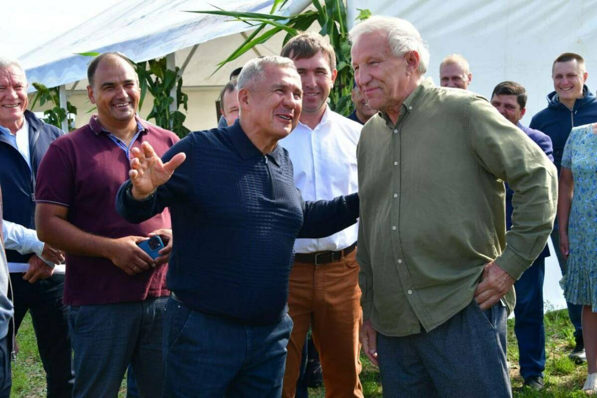 Минниханов оценил труд аграриев Лаишевского и Рыбно-Слободского районов по уборке урожая