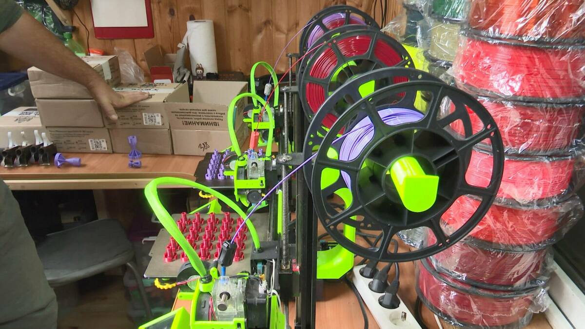 «Печатаю, чтобы наши побеждали»: нижнекамец изготавливает на 3D-принтере детали для БПЛА