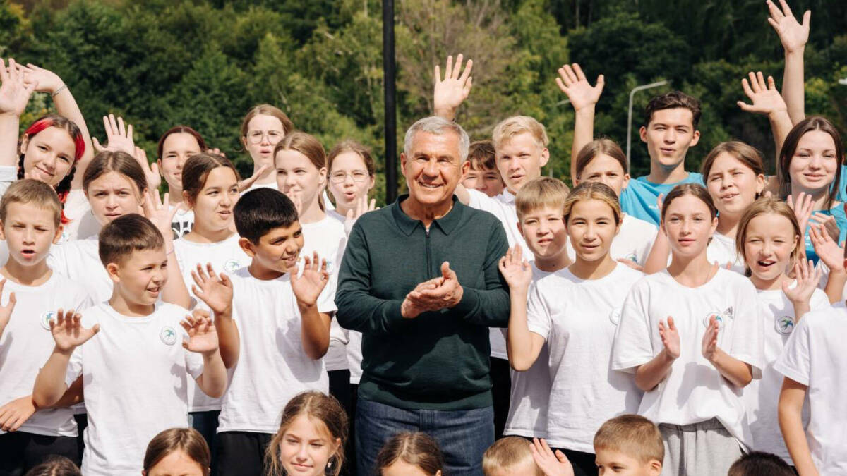 Минниханов посетил отремонтированный лагерь «Ласточка» в Бавлах и пообщался с детьми