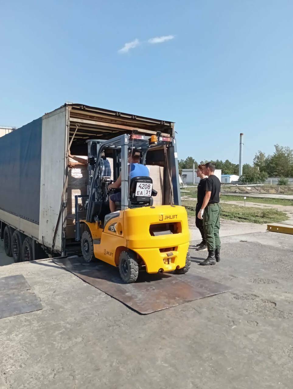 Жители Белгородской и Курской областей получили гуманитарную помощь из Татарстана