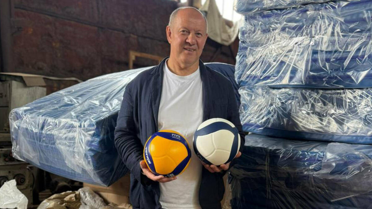 Мячи и маты: Минспорта Татарстана отправило спортинвентарь в Рубежное