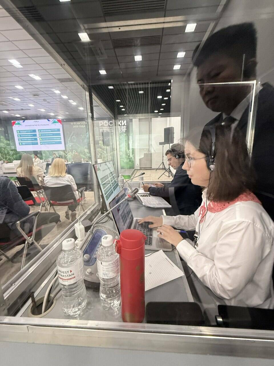 На форуме «РОСТКИ» задействованы 28 переводчиков-синхронистов, работавших на ПМЭФ и ВЭФ
