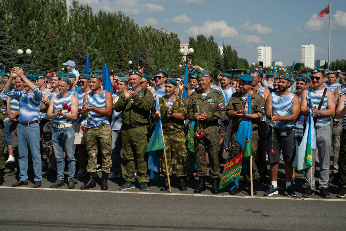 «Сохраняем традиции и воспитываем молодежь»: как Казань отметила 95-ю годовщину ВДВ