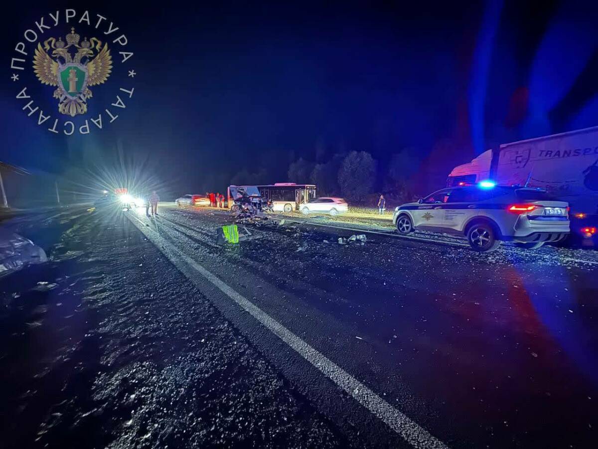 Две женщины погибли, шесть человек пострадали в массовом ДТП в Татарстане