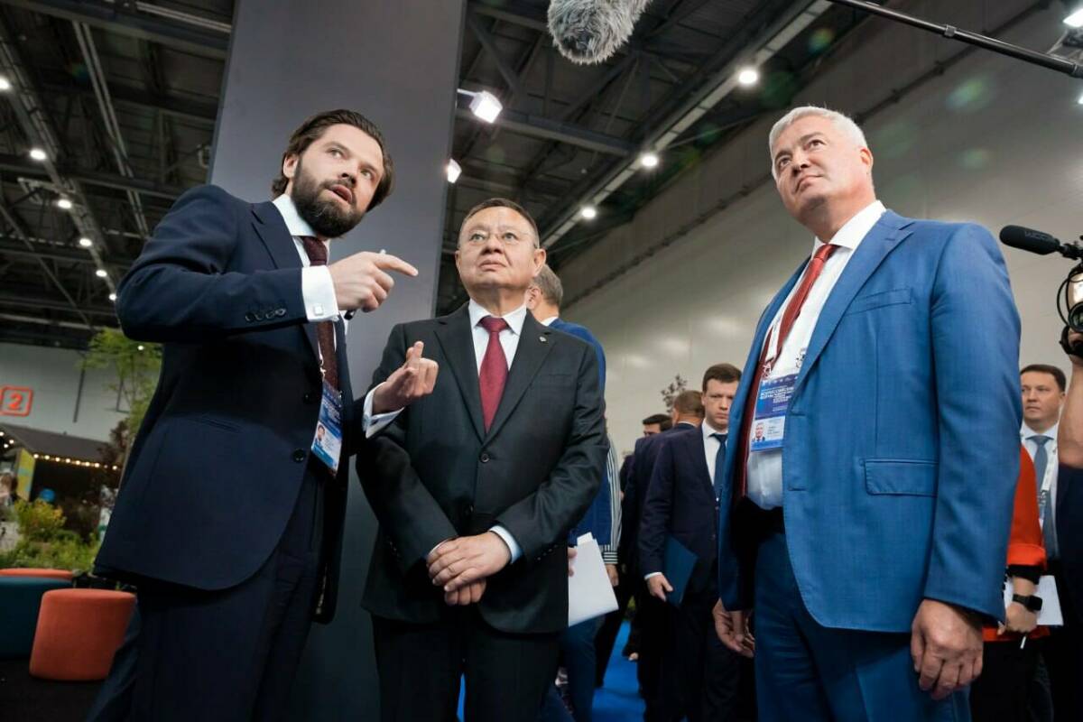 Глава Минстроя РФ отметил важность проектов СИБУРа для технологического суверенитета