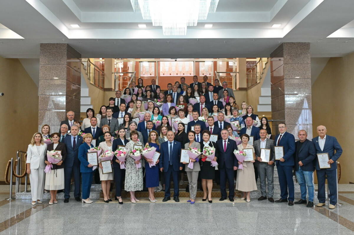 Лучших работников муниципального управления и журналистов наградили в Госсовете РТ