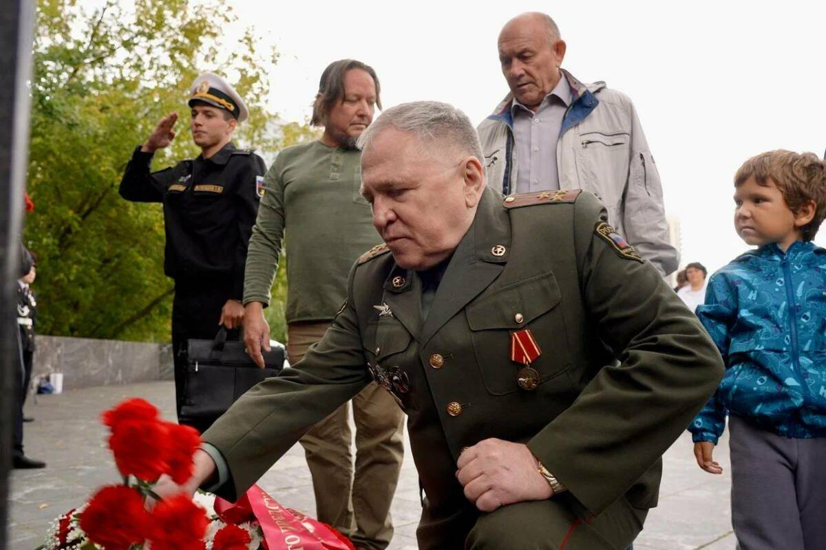 В Москве возложили цветы к памятнику Мусе Джалилю