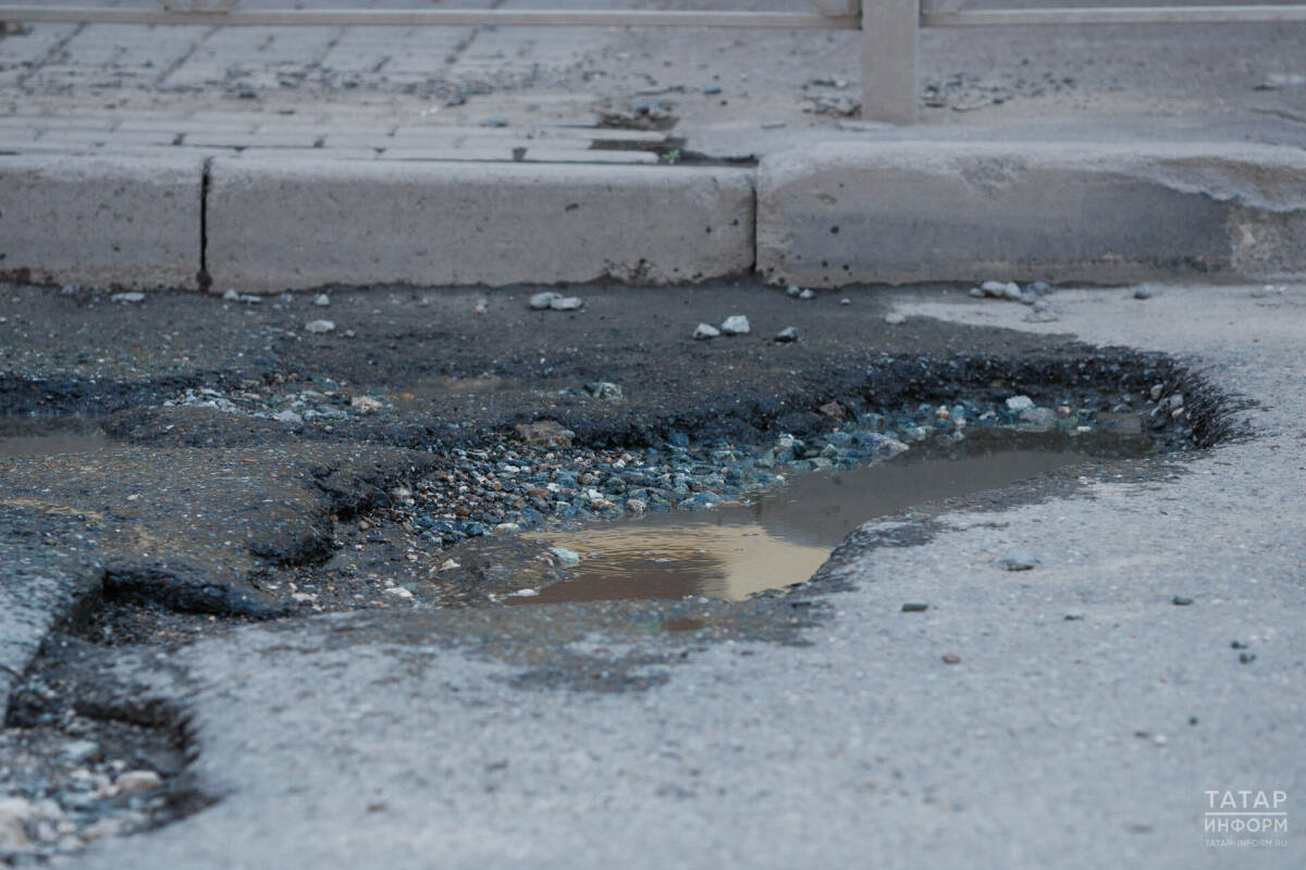 Адвокат Айвар объяснила, куда граждане могут пожаловаться на ямы и плохую дорогу во дворе