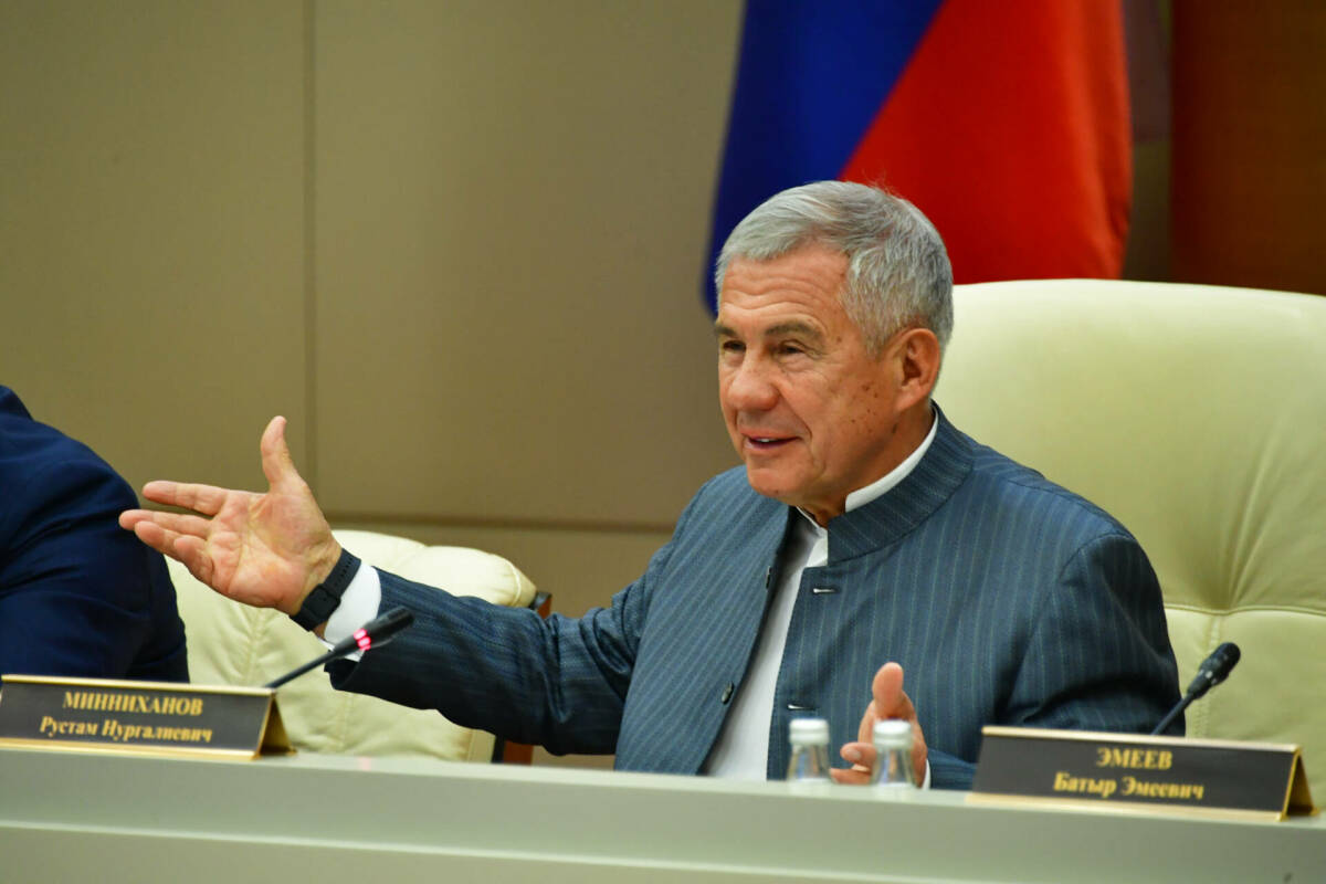 Рустам Минниханов провел очередное заседание совета директоров Татнефтехиминвест-холдинга