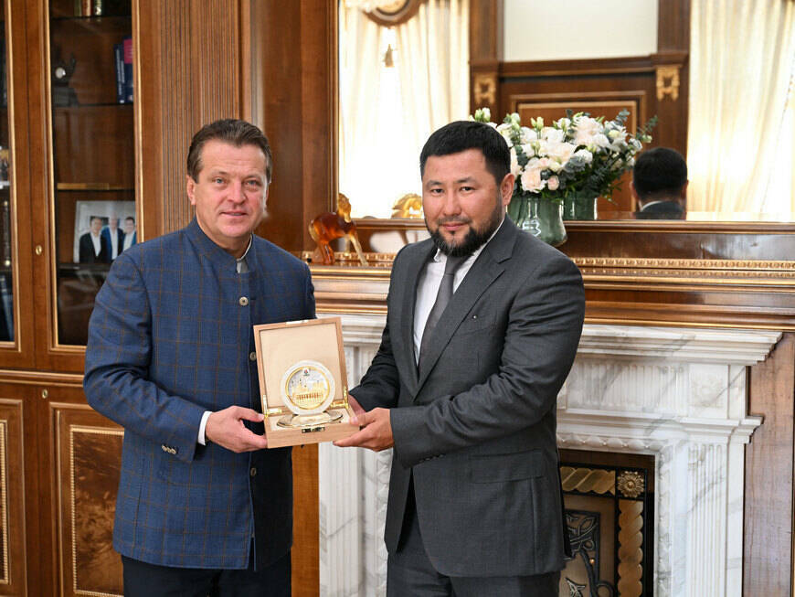 Мэры Казани и Якутска договорились расширять образовательный и культурный обмен