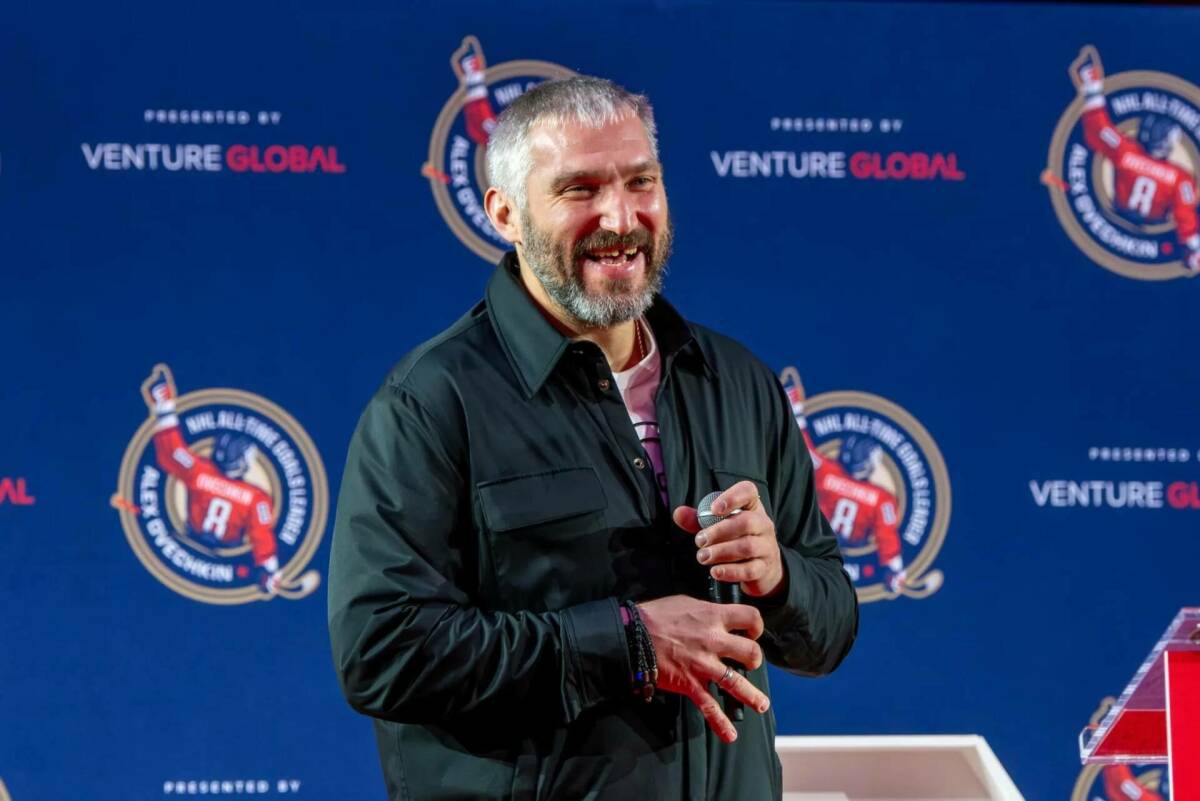 Хоккеист «Чикаго» отметил возрастные изменения в игре Овечкина