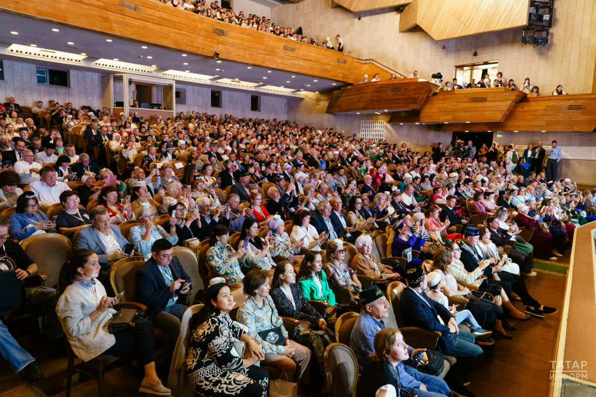 В старом здании театра Камала открылось Национальное собрание татар со всего мира