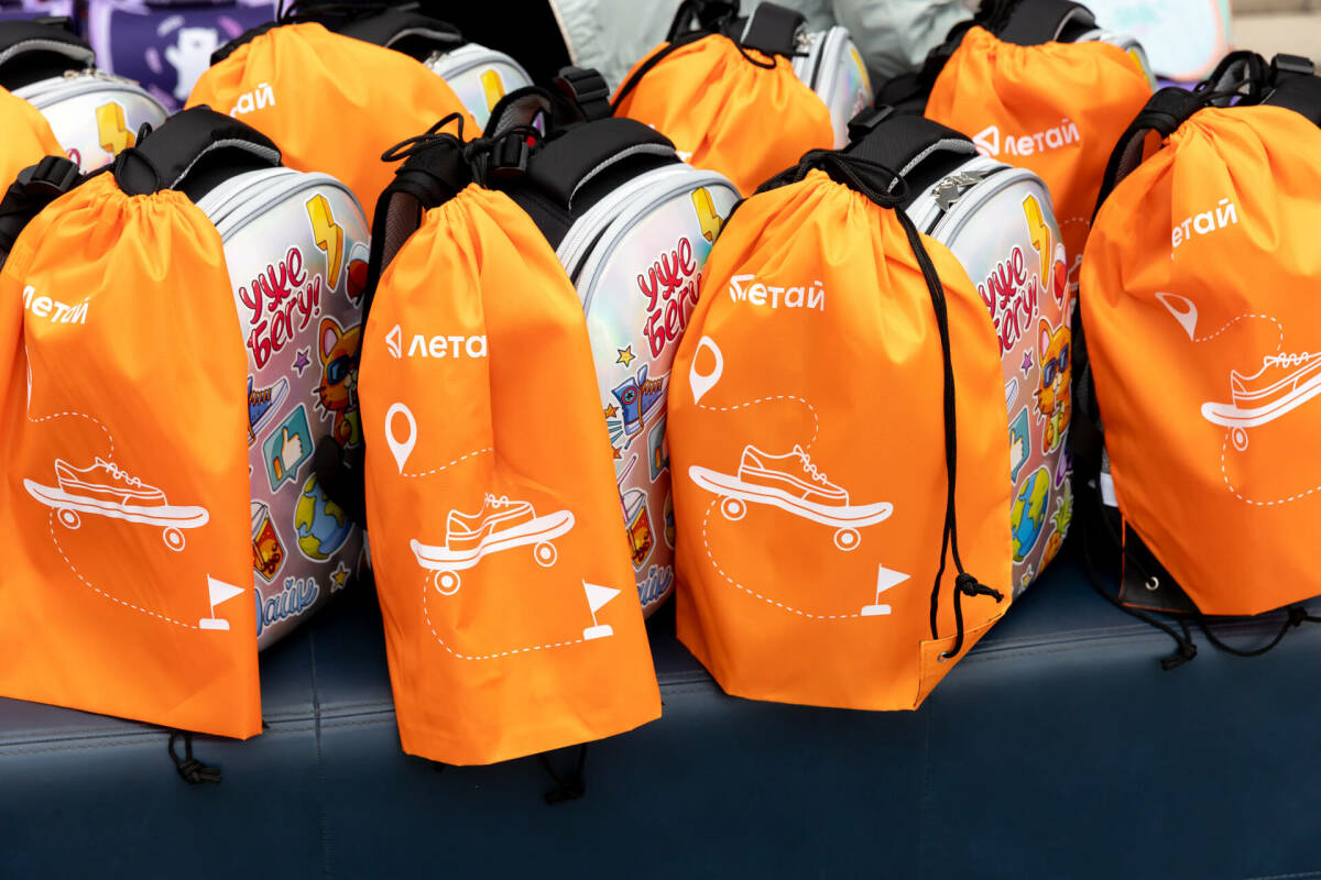 500 первоклассников РТ получили от «Таттелекома» рюкзаки со школьными принадлежностями