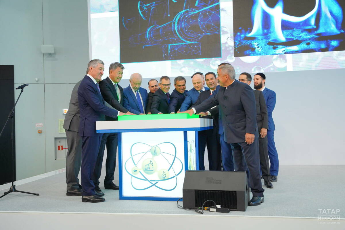 Минниханов дал старт Татарстанскому нефтегазохимическому форуму–2025