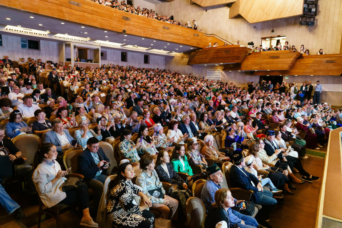 В старом здании театра Камала открылось Национальное собрание татар со всего мира