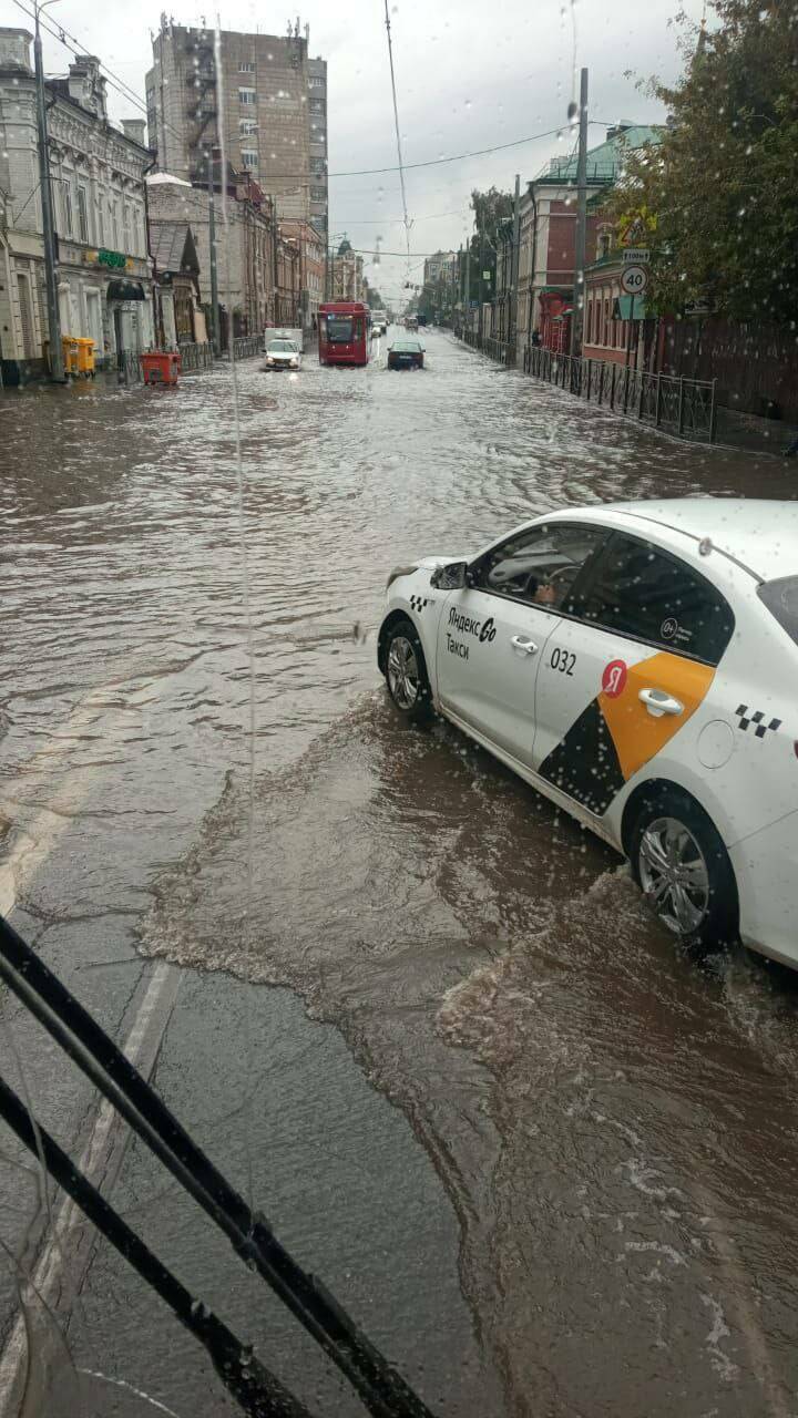 В Казани из-за сильных осадков встали трамваи шести маршрутов