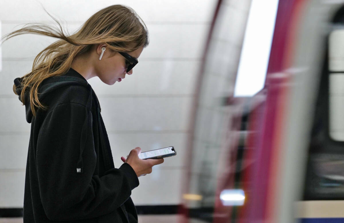 Штрафы за поиск экстремизма в сети и обязательный MAX: гид по новым законам в сентябре