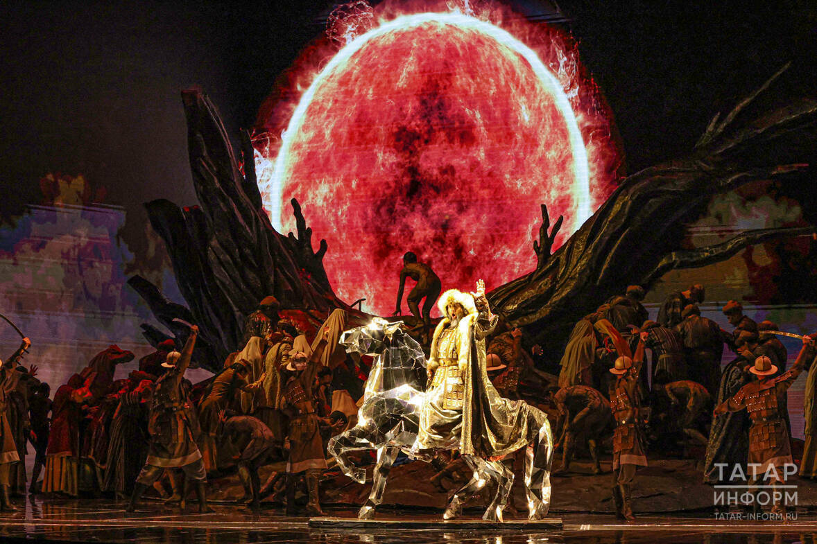 250 казахов и один зеркальный конь: театр имени Абая показал в Казани оперу «Хан Султан»
