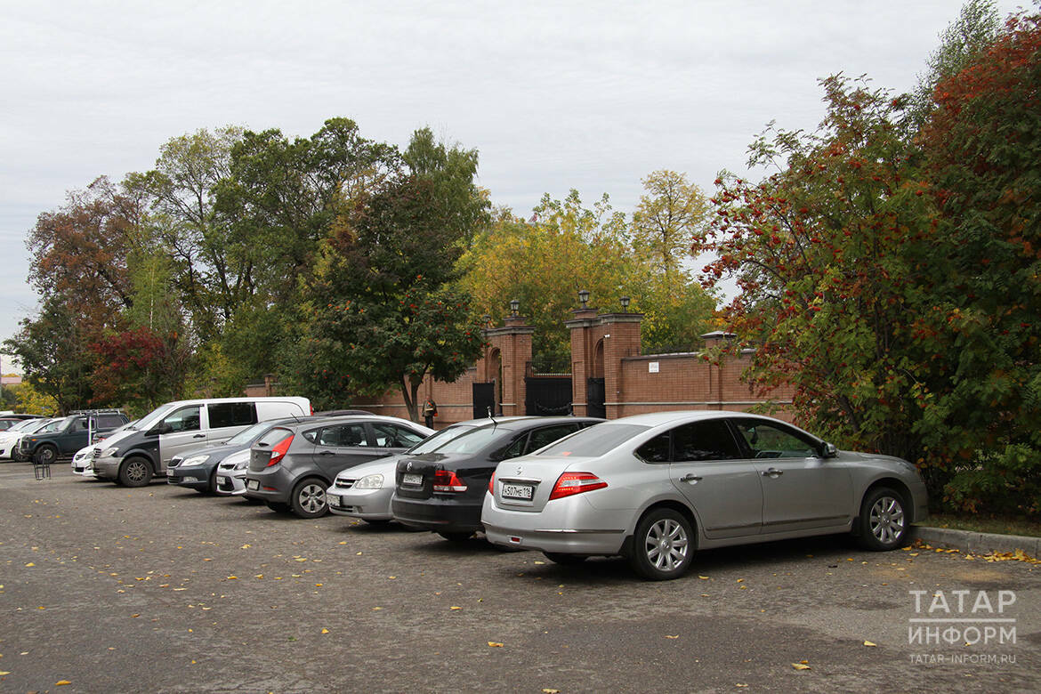 Автоюрист Воропаев объяснил, как законно закрепить за собой парковочное место во дворе