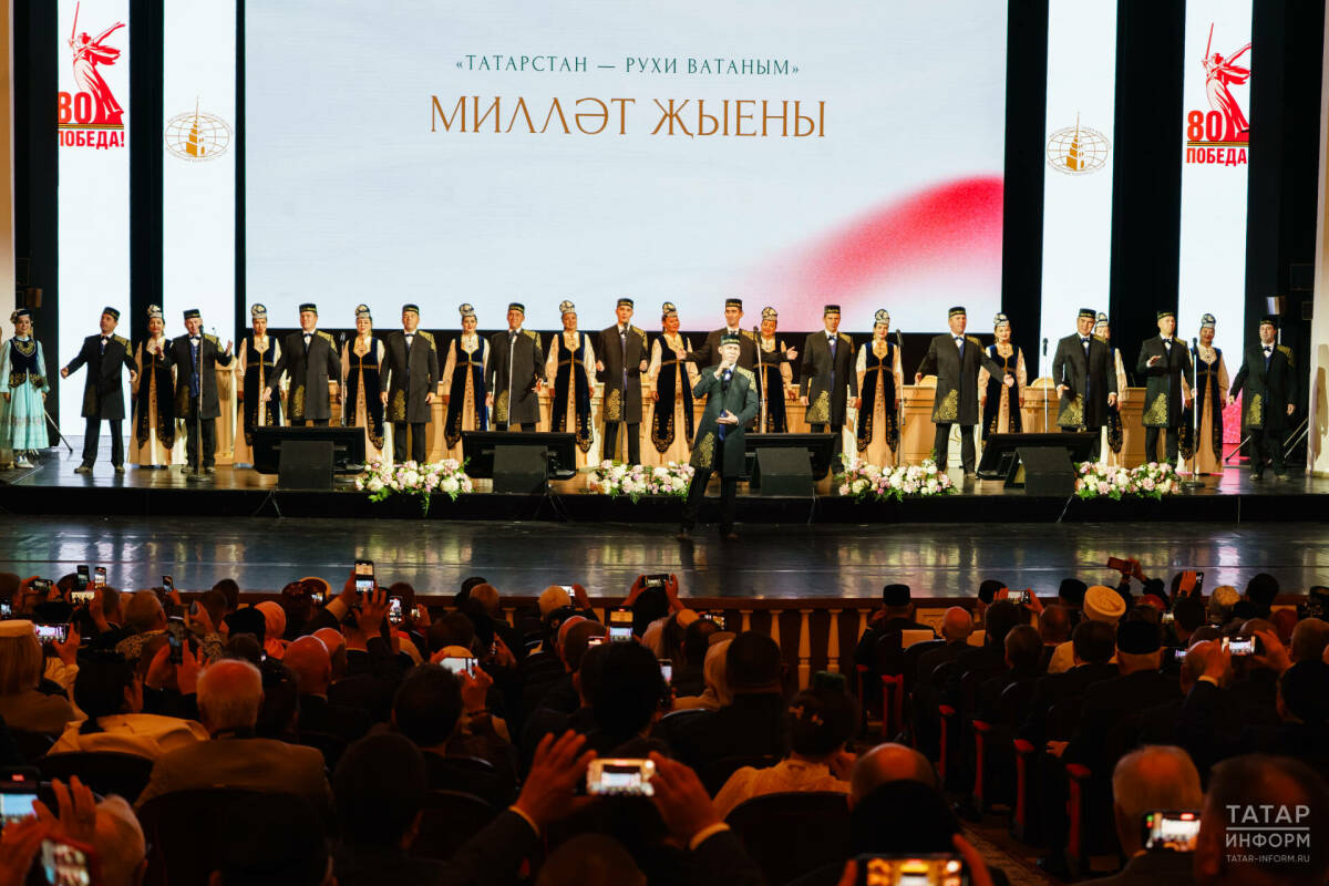 В Казани стартовало пленарное заседание Национального собрания при участии Раиса РТ