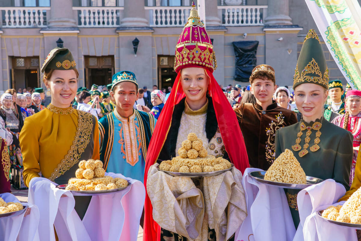 В Казани стартовало пленарное заседание Национального собрания при участии Раиса РТ