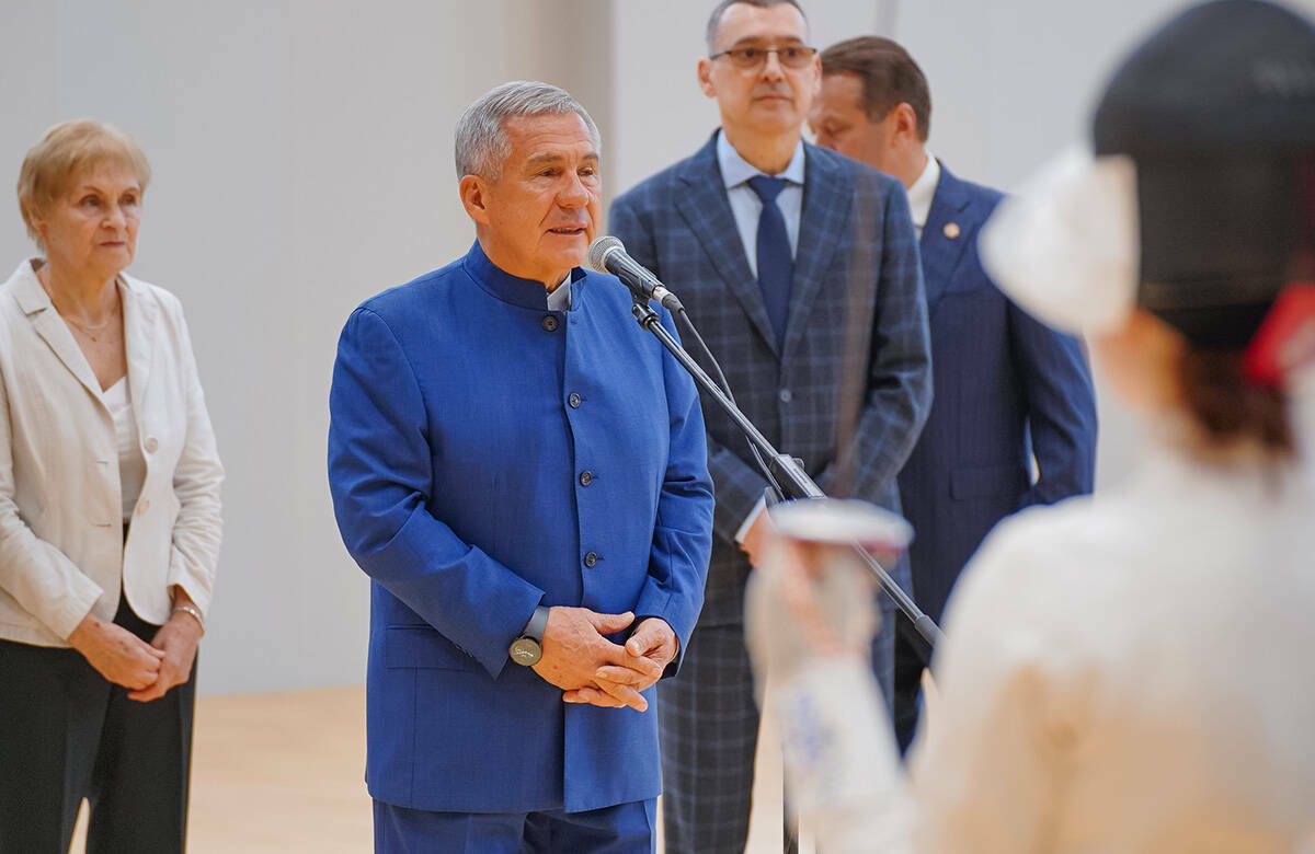 «К новым победам!»: Минниханов и олимпийские чемпионки открыли в Казани Центр фехтования