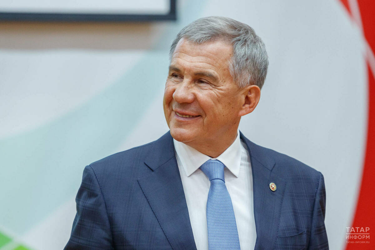 «Вы приносите большую пользу республике»: Раис РТ вручил награды выдающимся татарстанцам